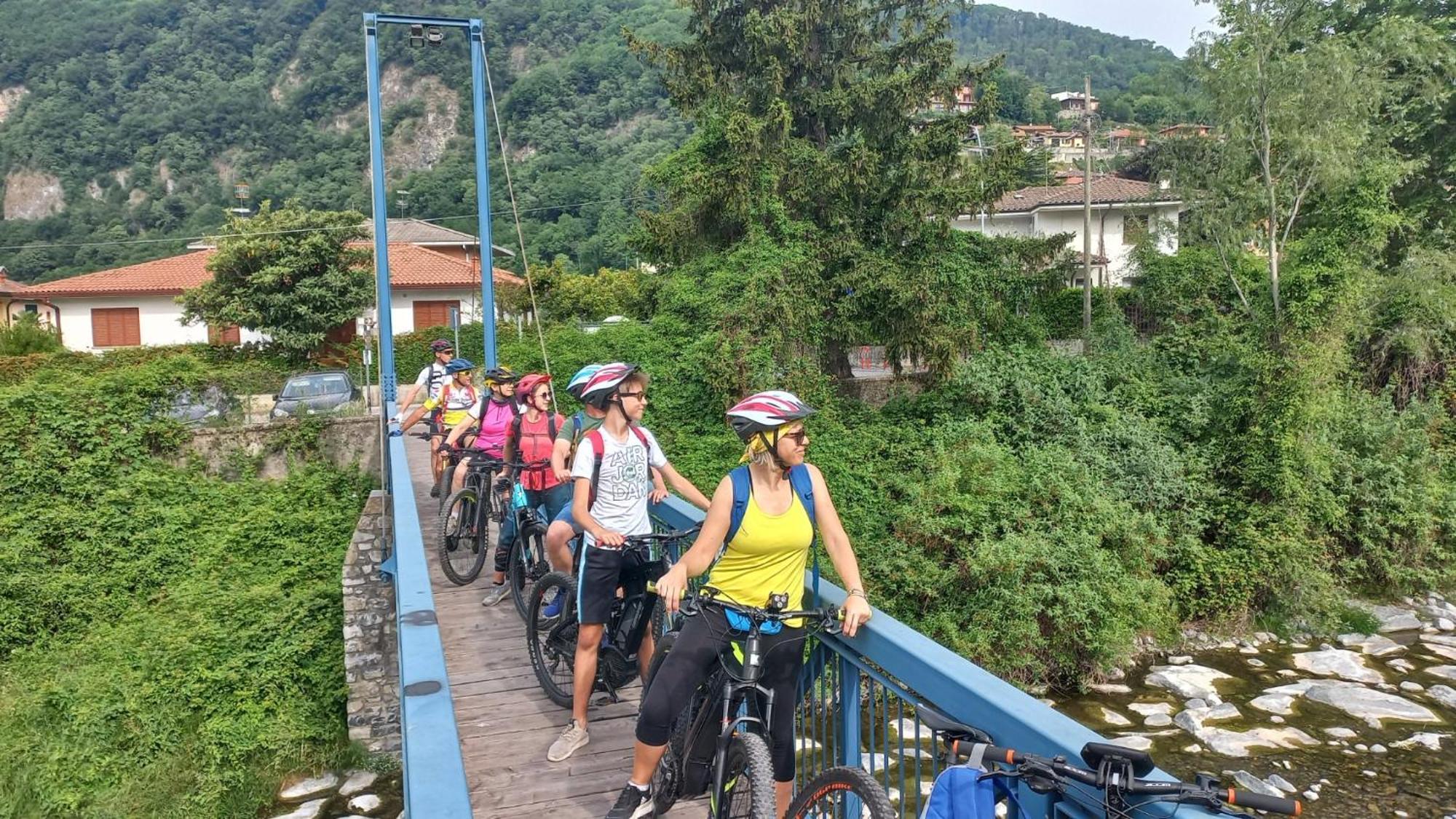 B&Bike Como Lake Castelmarte 外观 照片